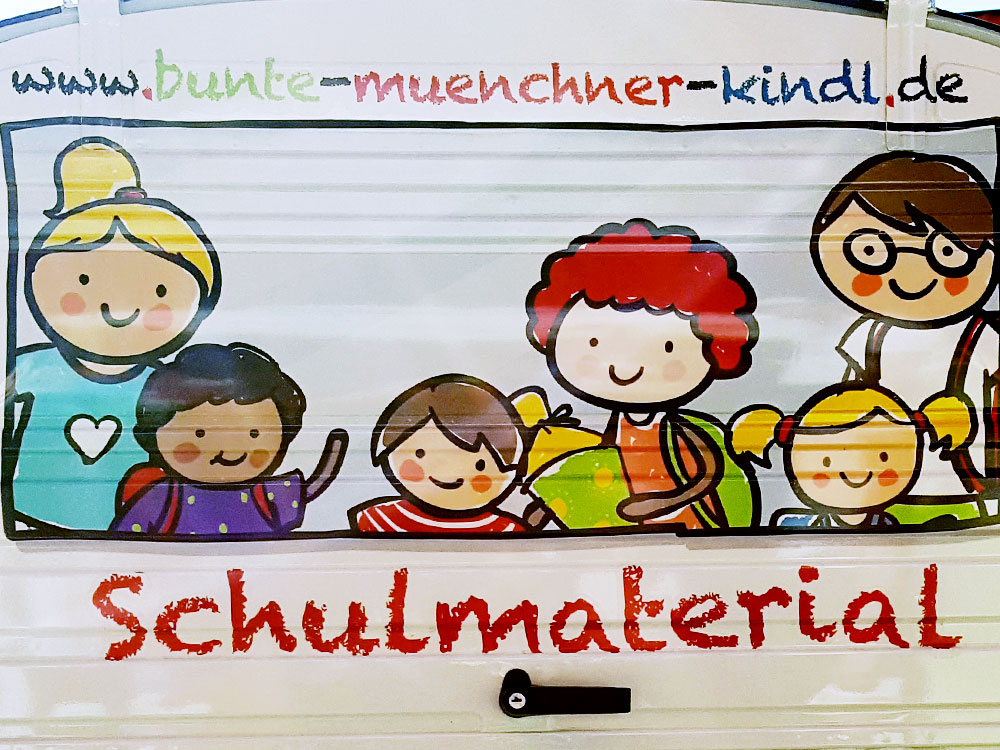 Eine Illustration der Bunten Münchner Kindl als Fahrzeugbeklebung, die dem Fahrzeug den Look eines mit Kindern besetzten Schulbusses gibt. Gestaltet durch onuo als Medienagentur