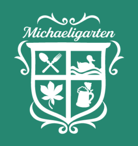 Weißes Logo auf grünem Hintergrund der Gastronomie Michaeligarten München.